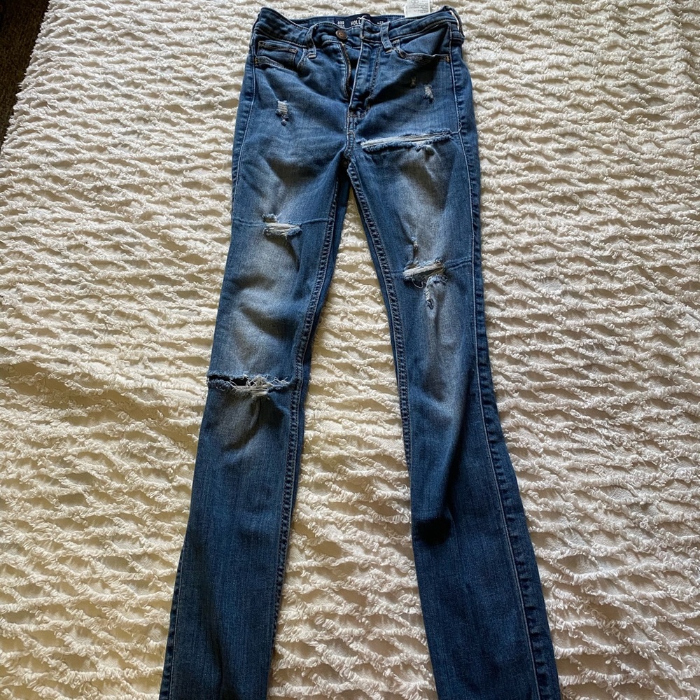 Hollister Ripped Jeans. 00R. W23. L30. Ultra High Rise. Good Condition.